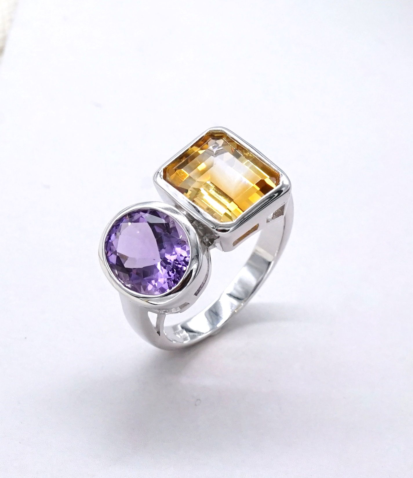 แหวนเงินแท้ฝัง พลอยอเมทิสต์ (Amethyst) และซิทริน (Citrine)