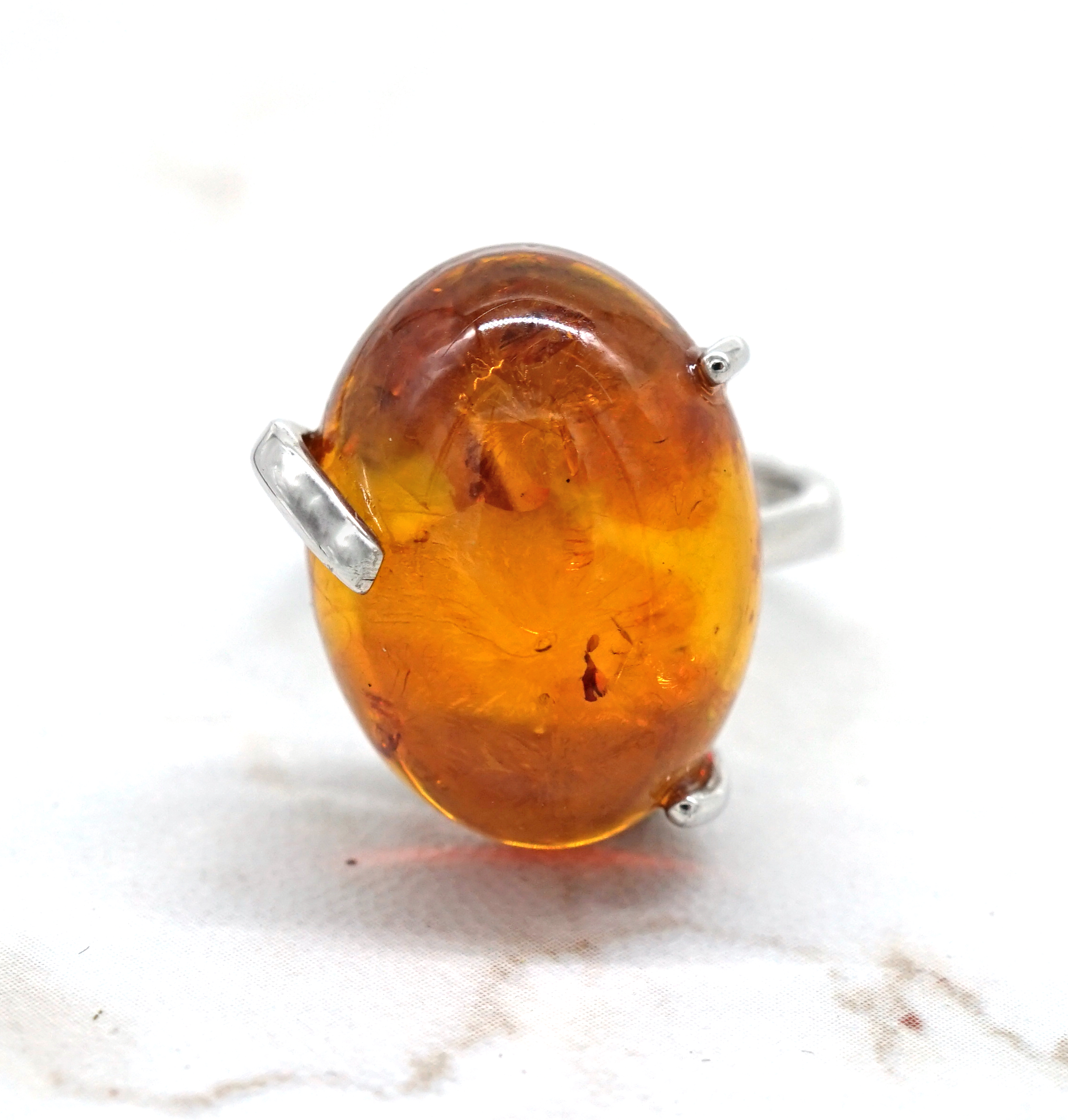 แหวนเงินแท้ ฝังอำพันแท้ (Silver Ring with Natural Amber)