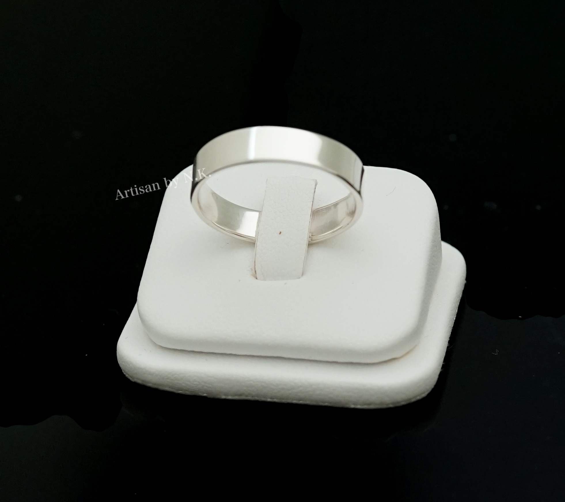 แหวนเงินเกลี้ยง ขอบหน้าแบน หน้ากว้าง 5 มิลลิเมตรน (Silver 5mm. flat band ring)