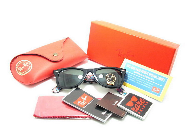 หมดแล้วค่ะ+++แว่นกันแดด Rayban Wayfarer (Rare Print) !!!สวยและเก๋มากมากค่ะ ของแท้100%และถูกสุดๆ ส่งตรงจากUS.ค่ะ