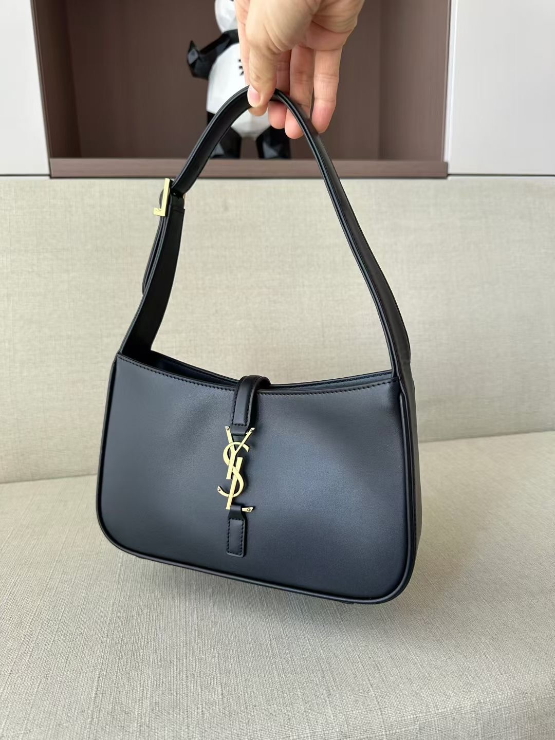 **Do** กระเป๋าหนัง YSL LE 5 À 7 IN SMOOTH LEATHER สินค้าใหม่ ของแท้