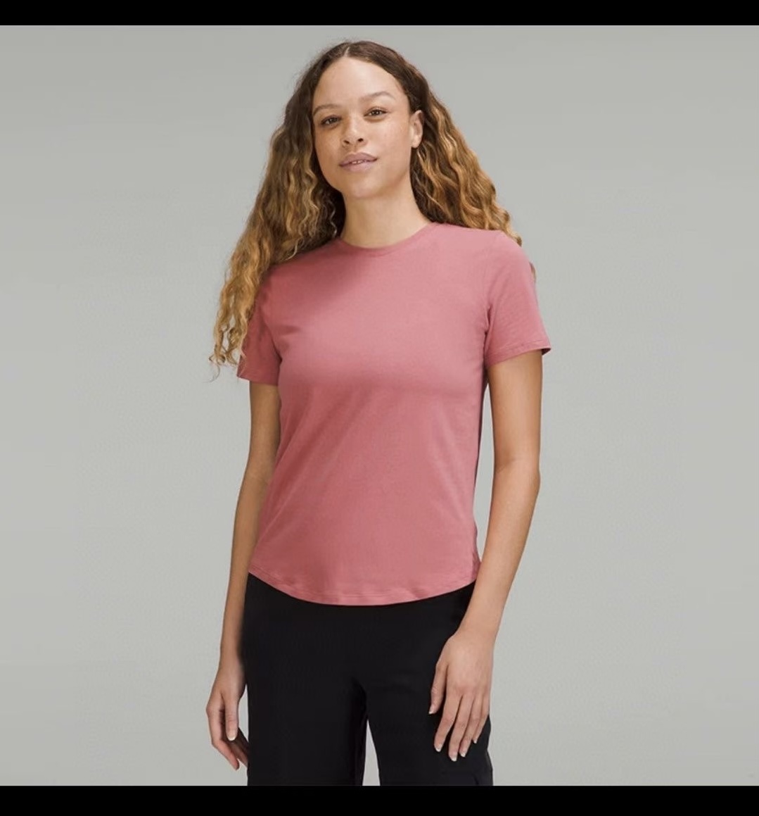 **do** เสื้อใส่ออกกำลังกาย หรือลำลอง Lululemon มี 4 สีให้เลือก สินค้าใหม่ ของแท้