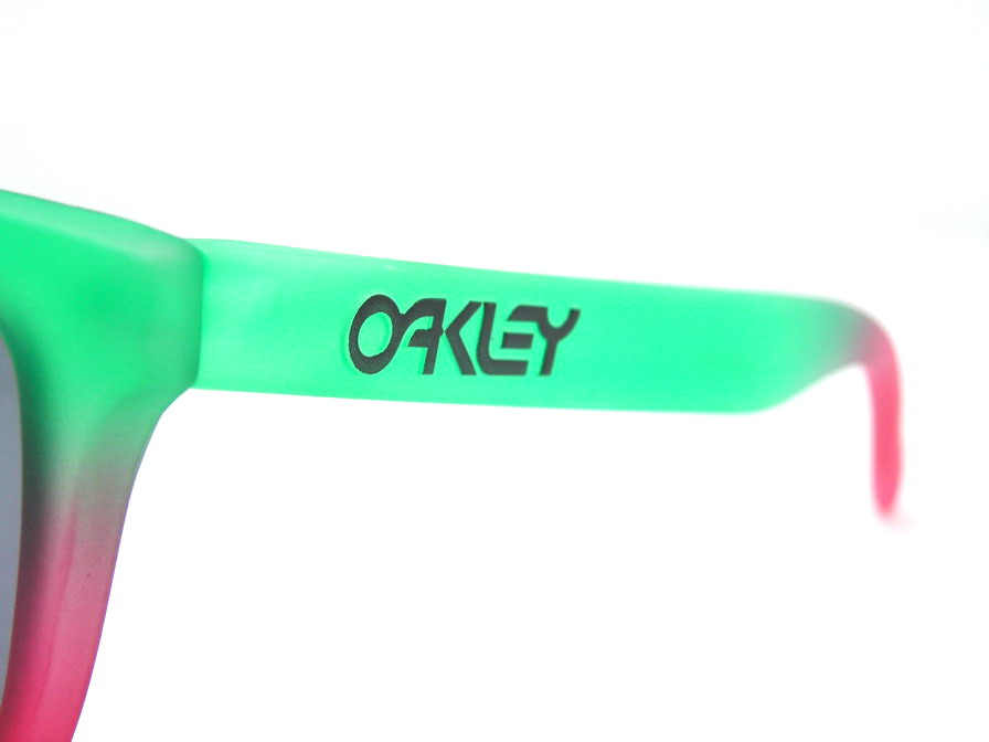 แว่นกันแดด Oakley Frogskins สี Grenade Fade ใส่เท่ห์สุดๆค่ะ ของแท้และถูกที่สุด ส่งตรงจากUS.ค่ะ