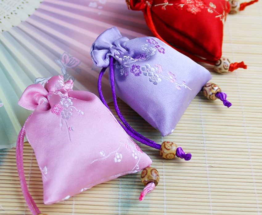 ถุงผ้าหูรูด ใส่ของขวัญ ของชำร่วย ถุงผ้าลินิน งานปัก ลายดอกไม้ สวยหรู ตกแต่งงานแต่งงาน แบบเก๋ ๆ 208019