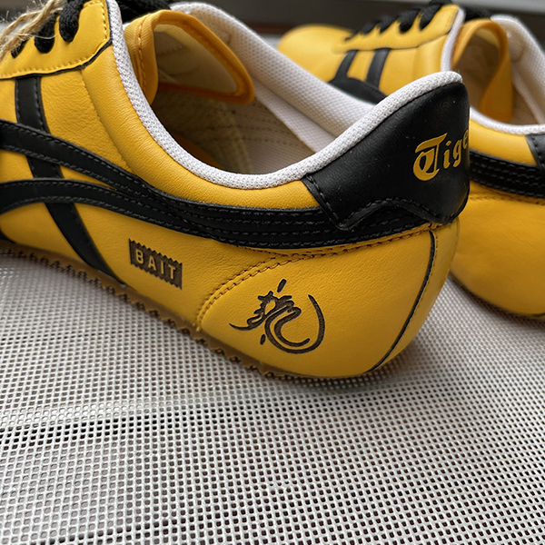 รองเท้าโอนิ ไทชิ Yellow / Black (X Bruce LEE) Rare item (Sz 38 euro คู่ที่ 038/100)