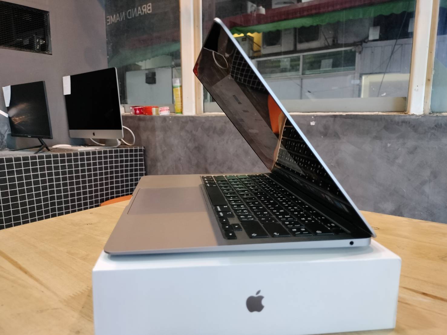 🚀 MacBook Air 13.3" (M1, 2020) 8/256GB Touch ID -Space Gray- 🪐 💻🌹 เบา!บาง!สุด! #MB Air 13.3" M1 ศูนย์ไทย❕️ ราคาคุ้ม❕️ ✨️💻 🌿 M1 / 8GB / 256GB SSD / Thunderbolt / 13.3" / IP