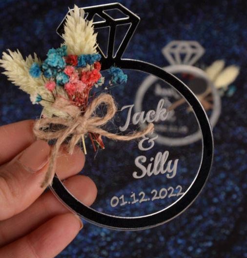 ของชำร่วยงานแต่งงาน ไอเดียเก๋ แผ่นอคริลิค ติดตู้เย็น รูป แหวนเพชร เม็ดงาม ตกแต่งด้วย ดอกไม้แห้ง หวาน ๆ 735866