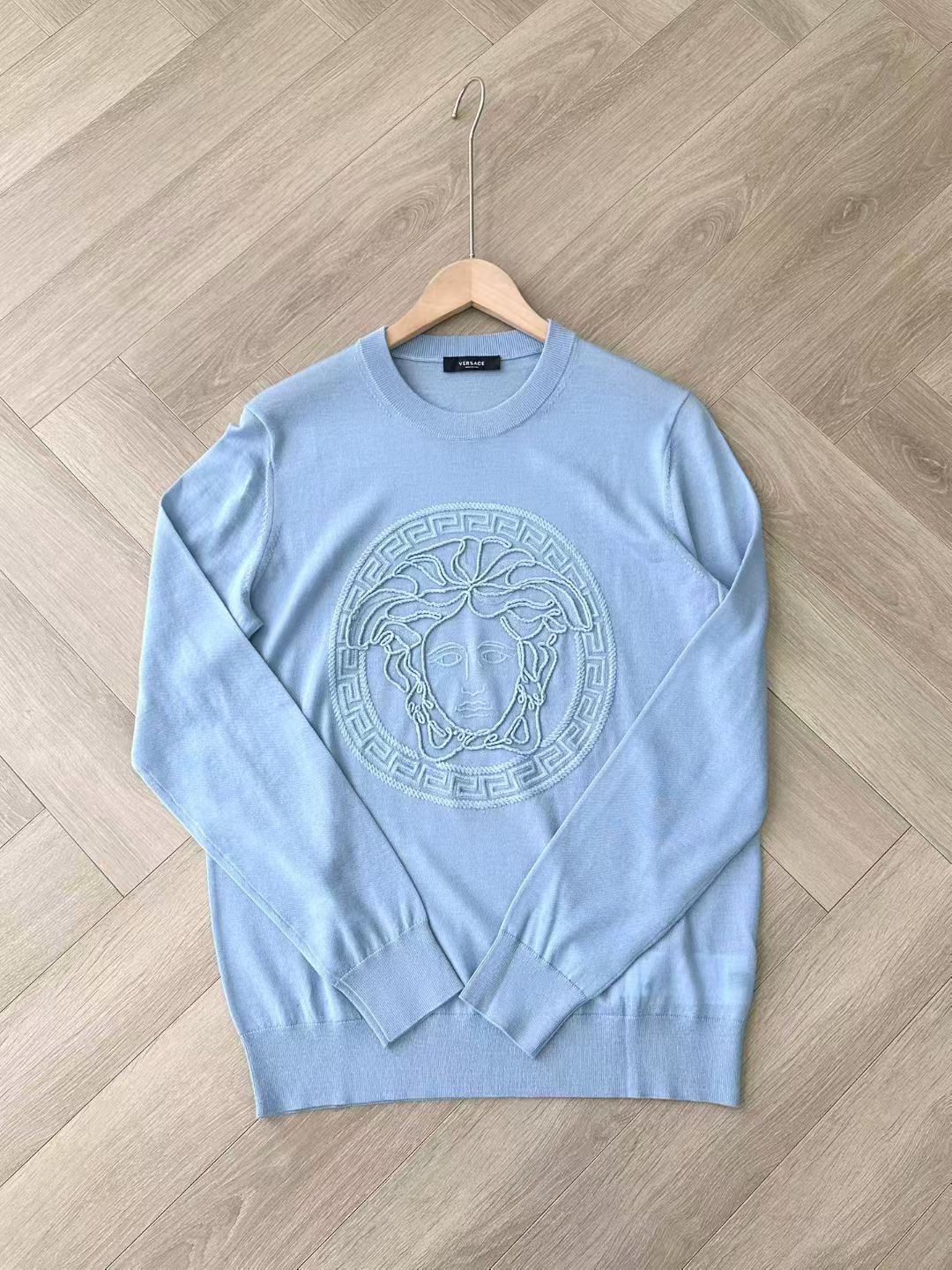 **do** เสื้อ VERSACE Medusa Embroidered Wool Sweater มีใส่ได้ ชาย หญิง สินค้าใหม่ ของแท้