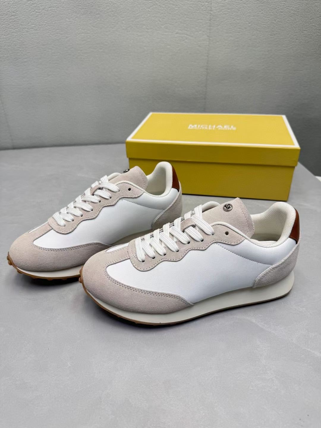 **do** รองเท้า Michael Kors Jaime Sneakers ของผู้หญิง สินค้าใหม่ ของแท้