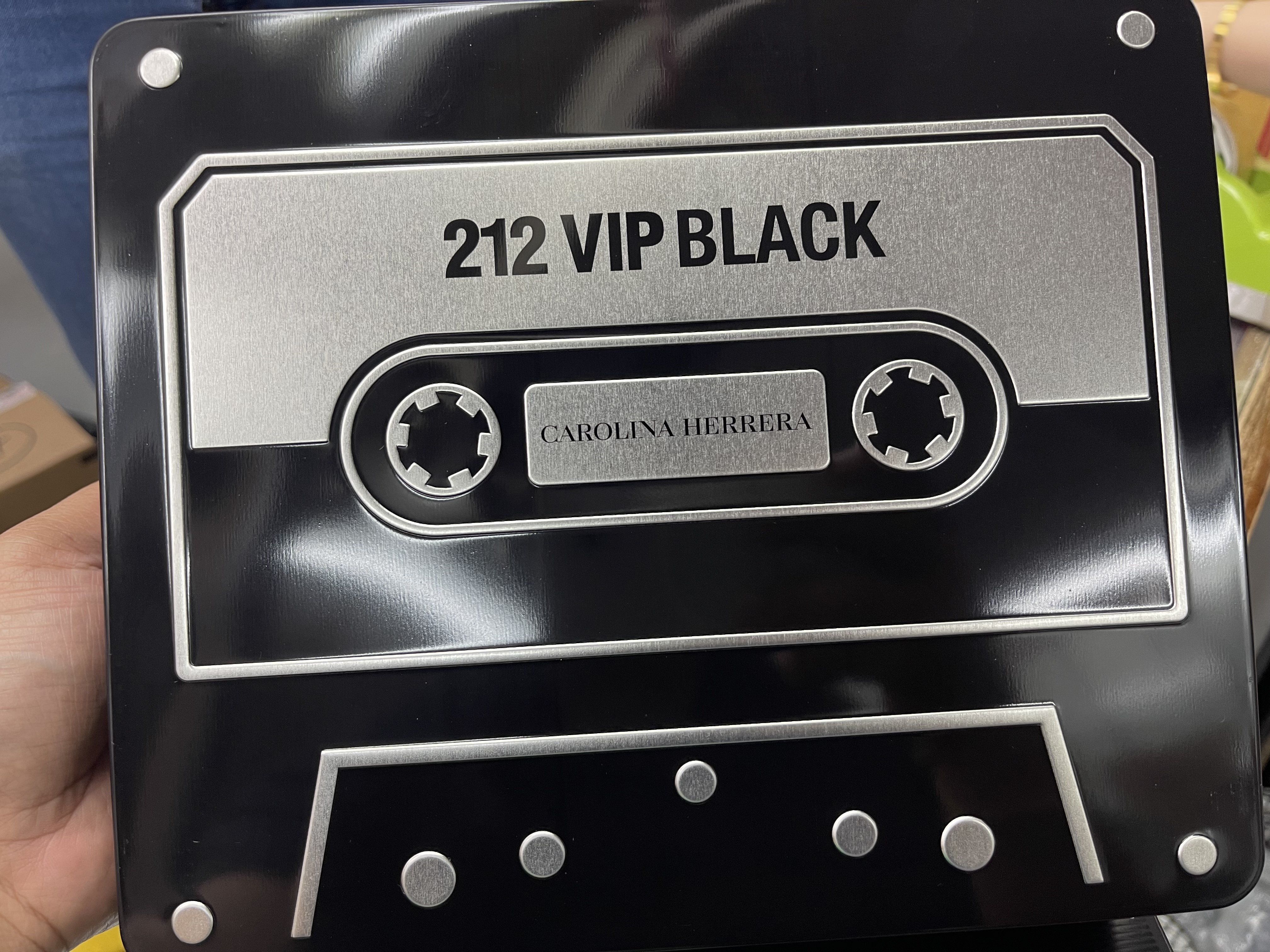 น้ำหอม แท้100% CAROLINA HERRERA 212 VIP Black 100ml Eau de Parfum and Shower Gel