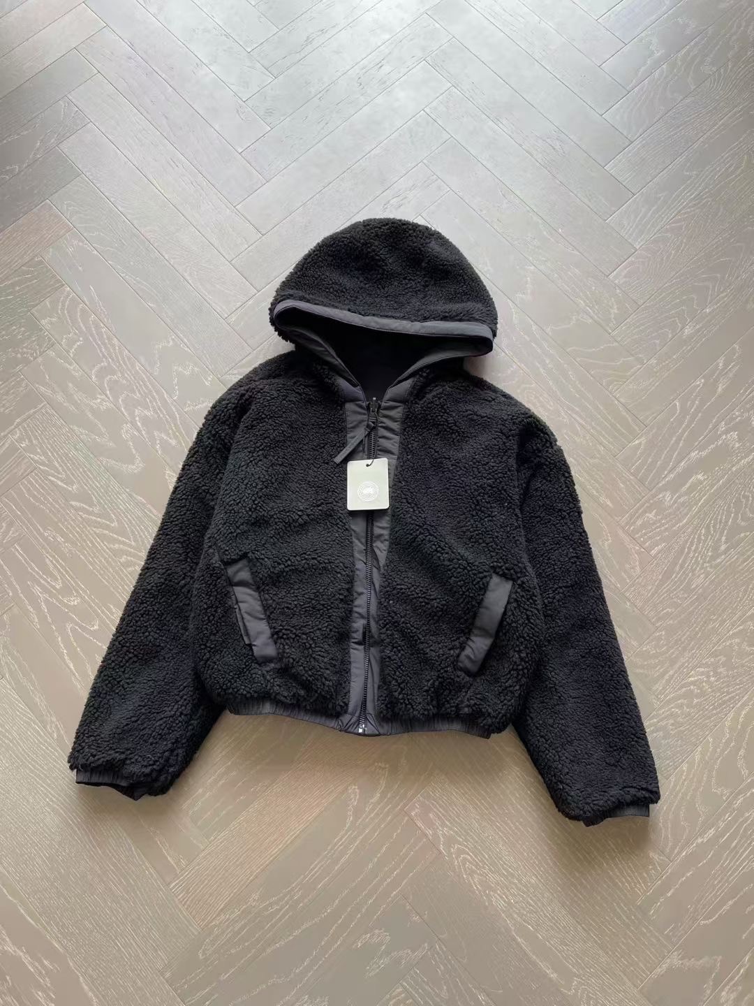 เสื้อกันหนาวมีฮู้ดใส่ได้ 2 ด้าน Canada Goose Women's Alberni Reversible Fleece Bomber Jacket มี 3 สี สินค้าใหม่ ของแท้