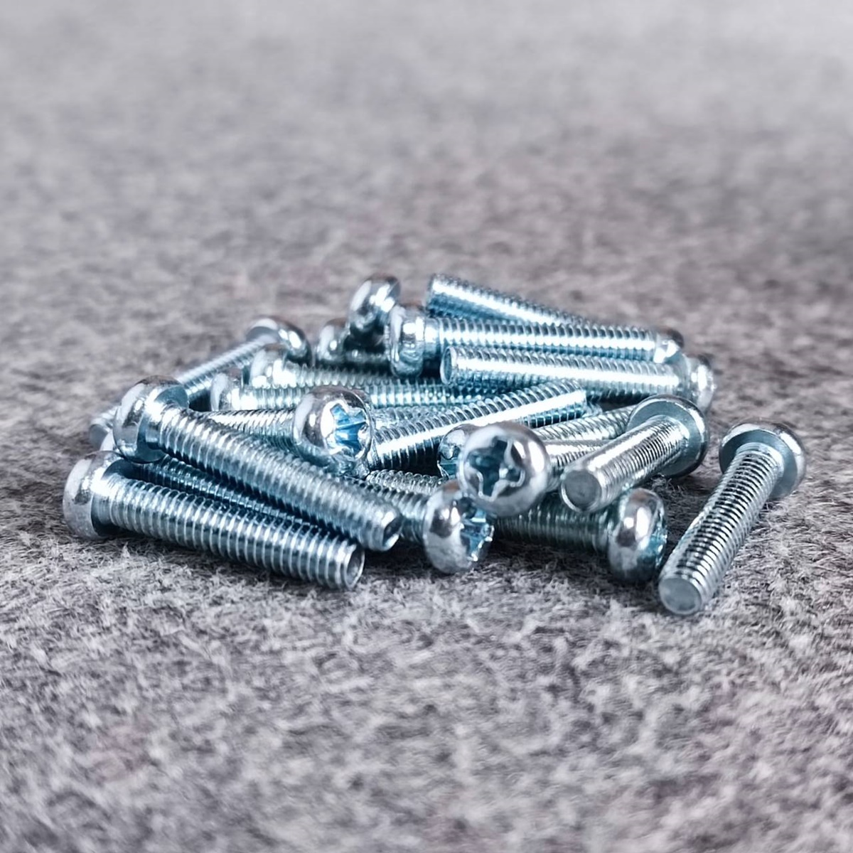 ถุง20ตัว สกรูJP 4X20 น็อต สกรู น็อตเกลียวละเอียด น็อตเกลียวละเอียดหัวกลม สกรูเกลียวละเอียด น็อตJP4X20 เอไอ-ไพศาล