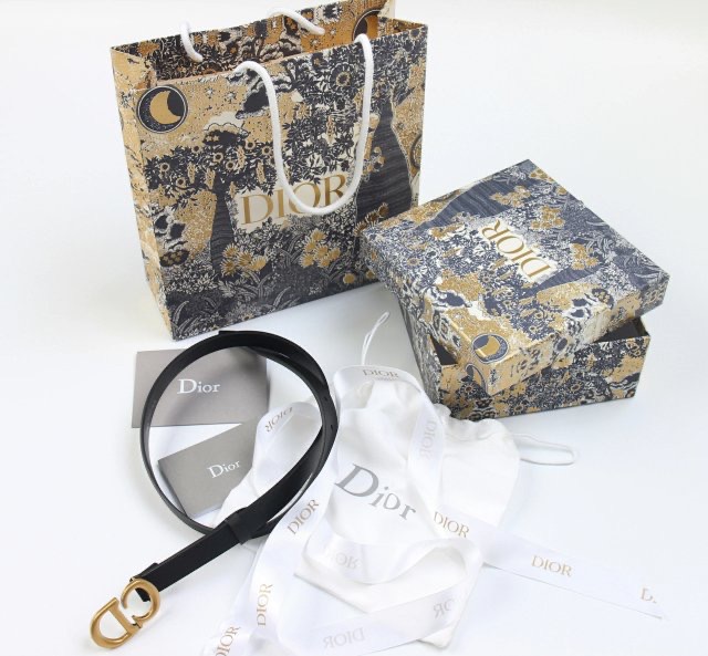 **mix** เข็มขัดผู้หญิง Dior ขนาด 2.5 cm หัวโลหะสีทอง สินค้าใหม่ ของแท้พร้อมแพ็กเกจ