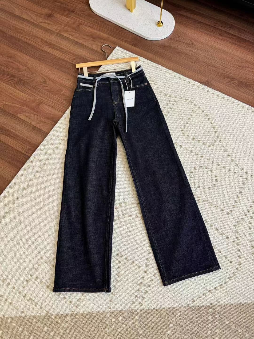 กางเกงยีนส์ขาตรง The Row มีผ้าคล้องเอว ของผู้หญิง สินค้าใหม่ ของแท้
