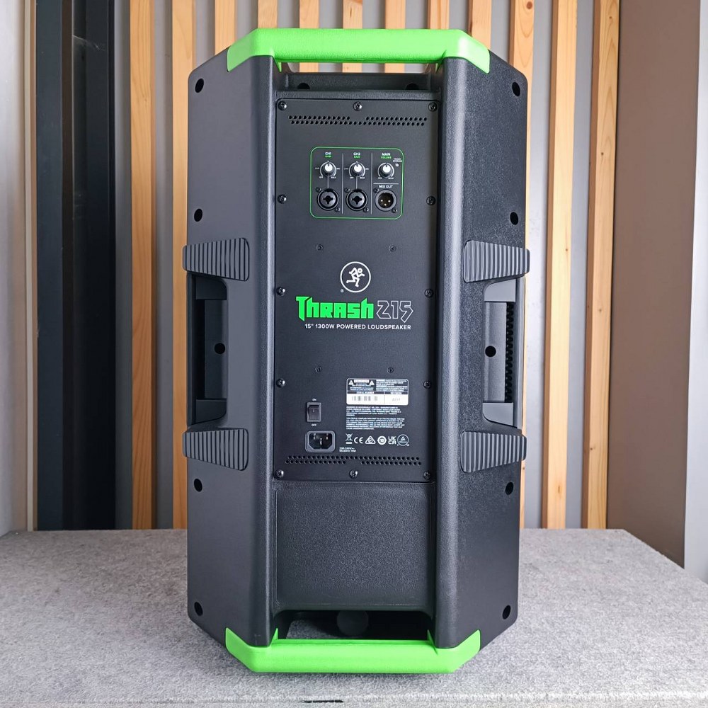 MACKIE THRASH-215 active speaker THRASH 215 THRASH215 ลำโพง 2 ทาง 15 นิ้ว แอมป์ในตัว 1300 วัตต์ เอไอ-ไพศาล