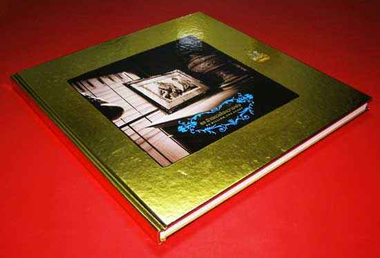 หนังสือปกทอง 60 ล้านดวงใจถวายพ่อ 006318 (1)