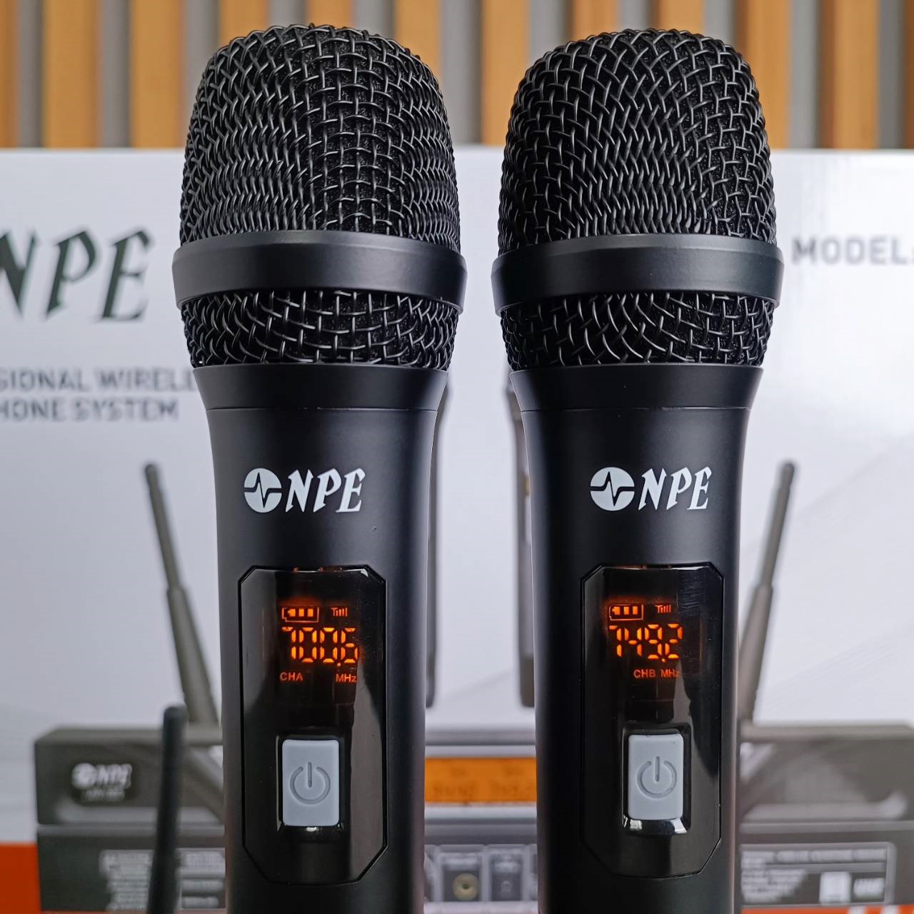 NPE UW-555 ไมค์ลอยคู่ ไมโครโฟนไร้สาย ถือคู่ UW 555 เอ็นพีอี Wirless Microphone UW555 เอไอ-ไพศาล