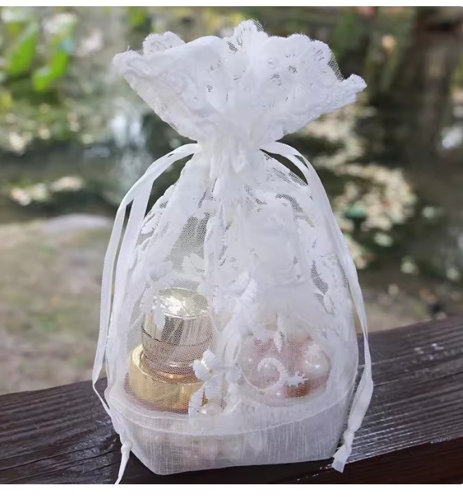 ถุงผ้าใส่ของชำร่วย ถุงผ้าลูกไม้ สีขาว ขนาด 16x23ซม ใส่ของขวัญ ของแจก แบบไทย ๆ ลายสวย 106786