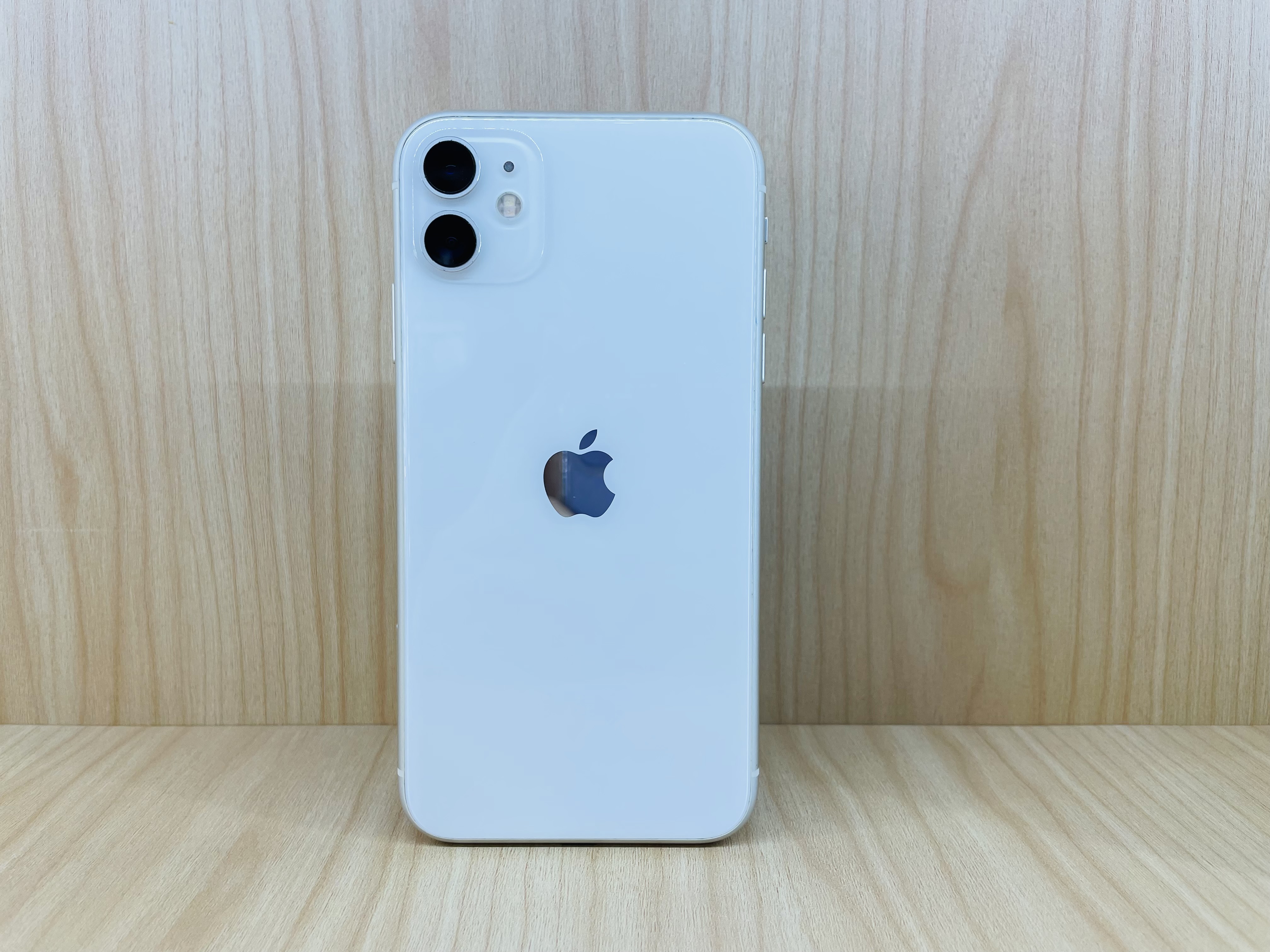 🤠 iPhone 11 64GB white 🤠🏰 มาแล้วจ้าา iP11 สภาพดี ราคาสุดคุ้ม 🏰