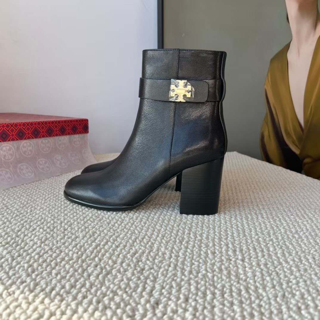 **do** รองเท้าหนังบู้ทสั้น Tory Burch T Lock High Heel Ankle Boots มี 2 สี สินค้าใหม่ ของแท้