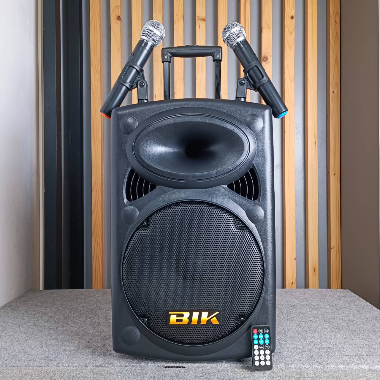 BIK USK-12V ตู้ ลำโพง ล้อลาก 12นิ้ว พร้อม ไมค์ลอย 2ตัว ตู้ลำโพง USK 12V USK12V USK 12 V เอไอ-ไพศาล