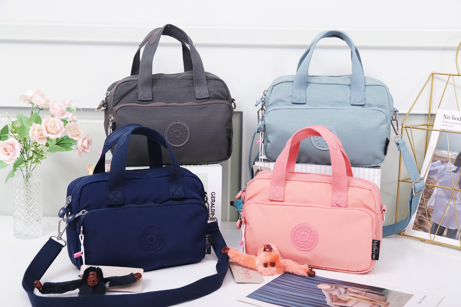 พร้อมส่งฟรีกระเป๋าถือและสะพายข้างแถมลิงห้อย1ตัว