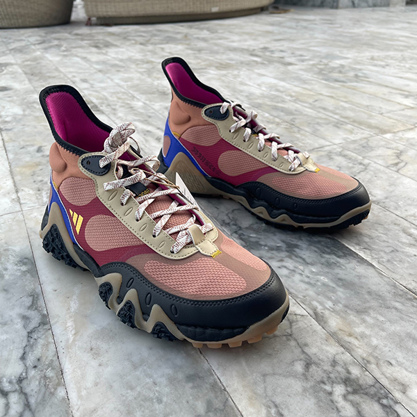 รองเท้ากอล์ฟ Adidas หุ้มข้อ เเบบ Hybrid ใส่ลำลองได้ + ออกรอบได้ สีหายาก