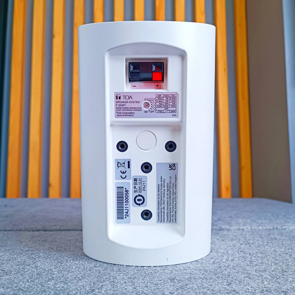 TOA F-05WT ตู้ลำโพงแขวน สีขาว พร้อมขาแขวน ลำโพงติดผนัง ขนาด 5 นิ้ว รองรับกำลังขับ 120 วัตต์ 8 โอห์ม โตอะ F 05WT F05WT เอไอ-ไพศาล