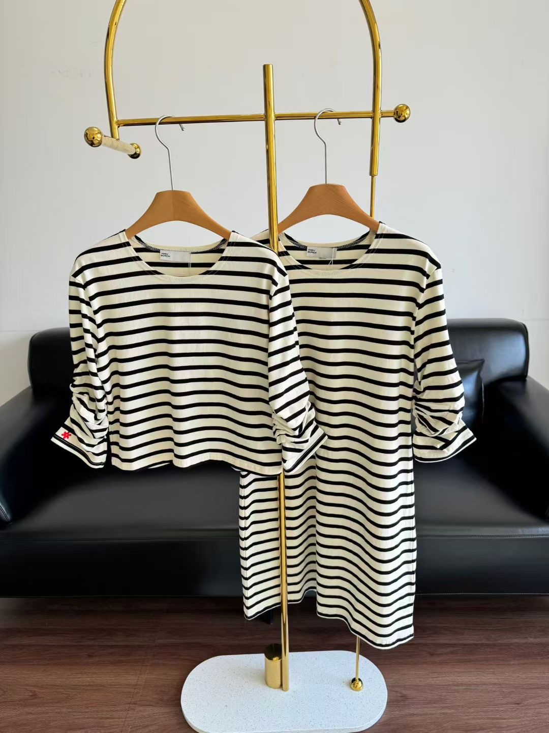**do** เสื้อยืดแขนสามส่วน และ แซกผ้ายืด Tory Burch สินค้าใหม่ ของแท้