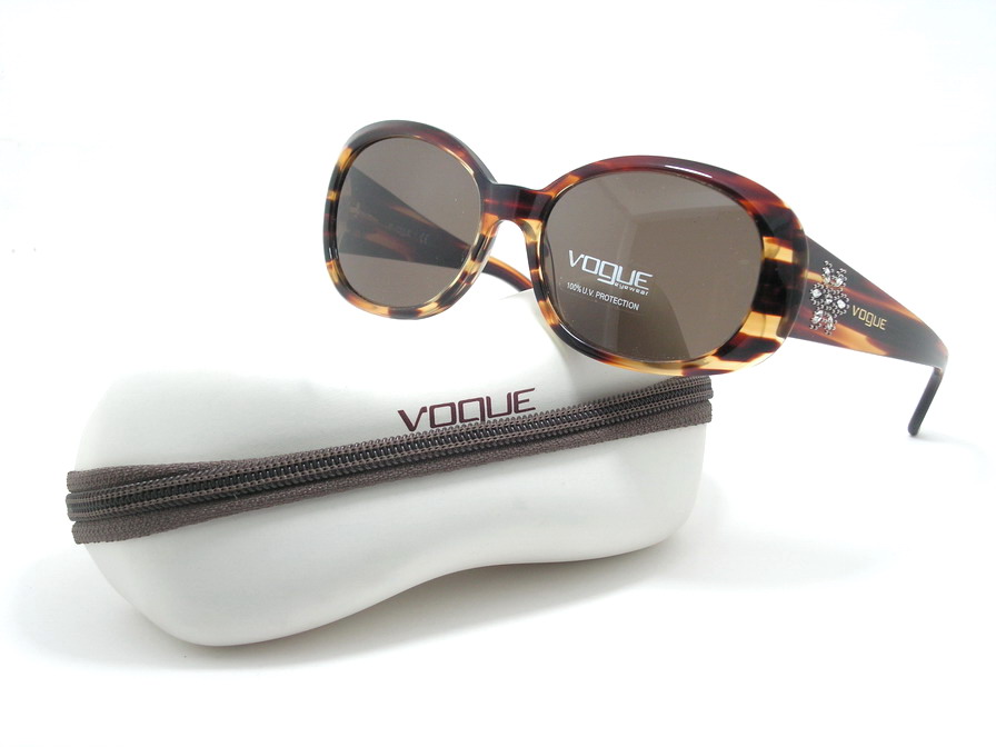 แว่นกันแดด Vogue แบรนด์นี้ใส่สวยแน่นอนค่ะ ของแท้และถูกที่สุด ส่งตรงจากUS.ค่ะ