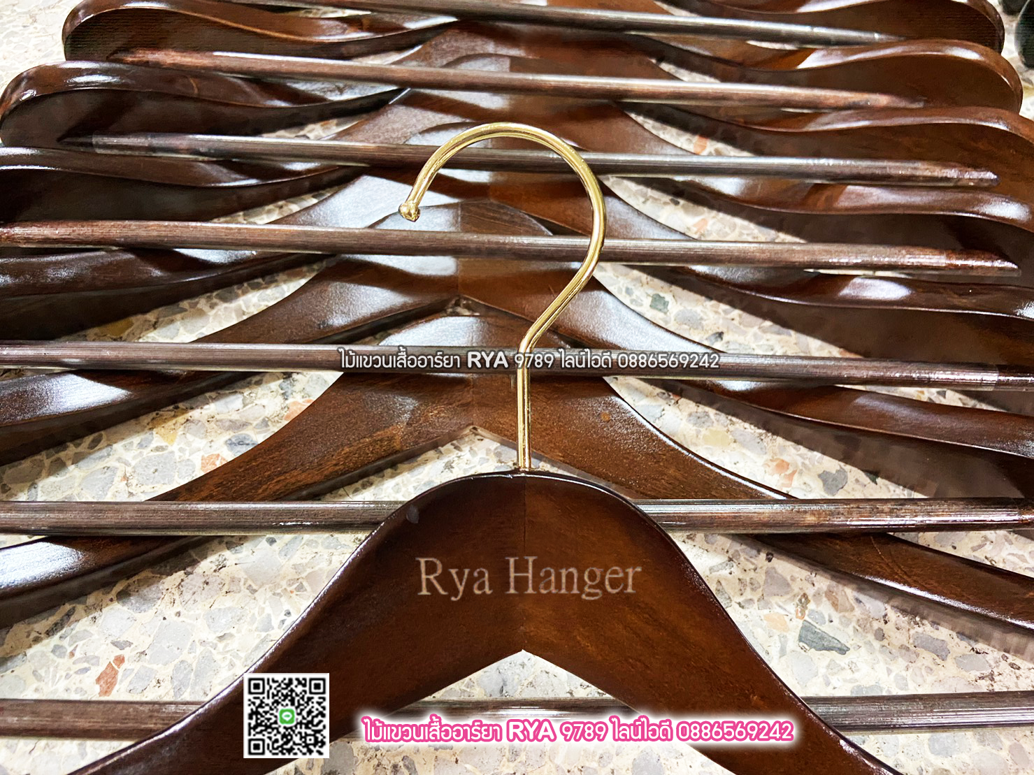 รับเลเซอร์ชื่อร้าน ชื่อแบรนด์บนไม้แขวนเสื้อ (ราคาไม่รวมไม้แขวน 60 อันๆ ละ 20 บาท 120 อันๆ ละ 15บาท)