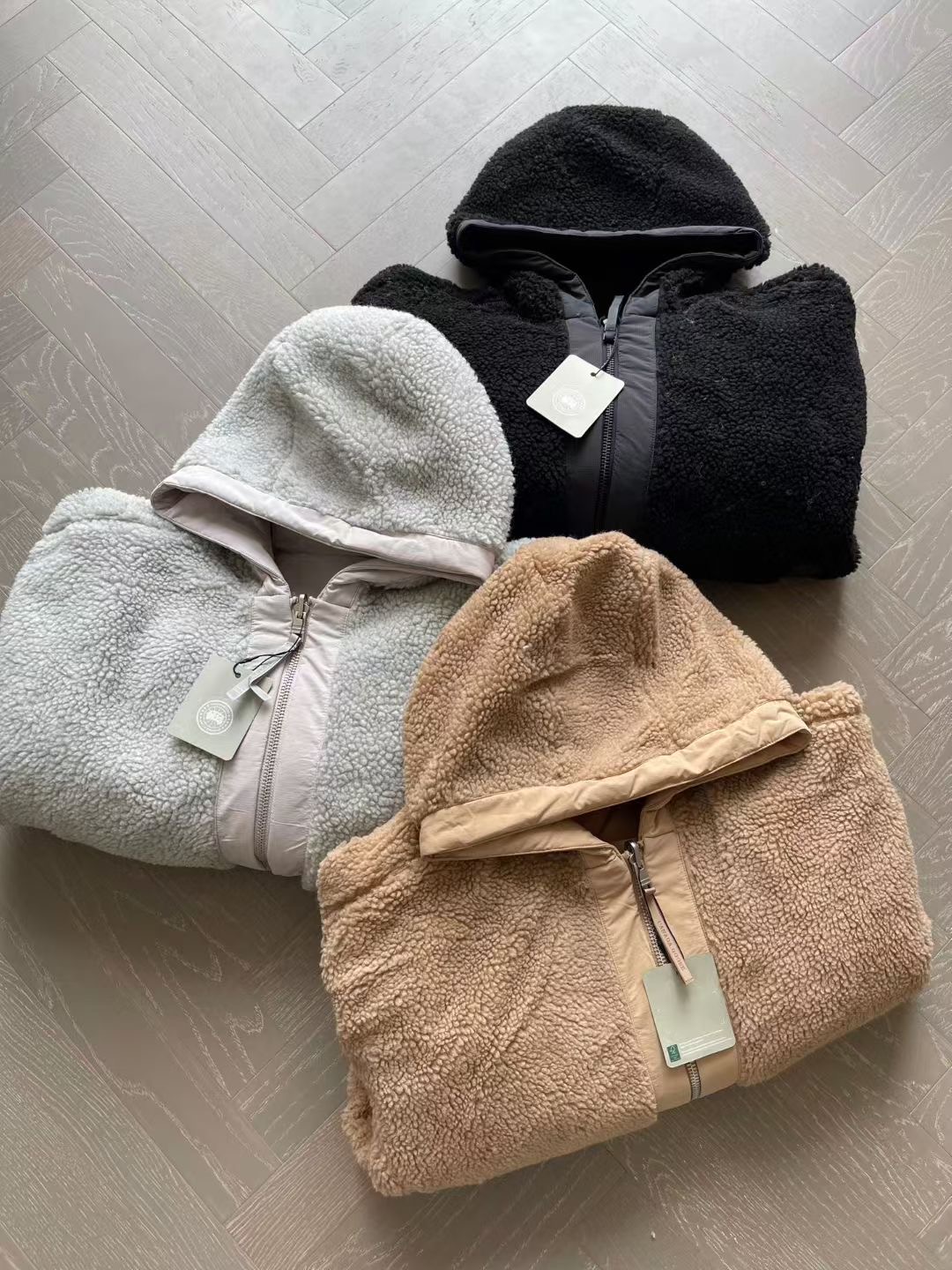 เสื้อกันหนาวมีฮู้ดใส่ได้ 2 ด้าน Canada Goose Women's Alberni Reversible Fleece Bomber Jacket มี 3 สี สินค้าใหม่ ของแท้