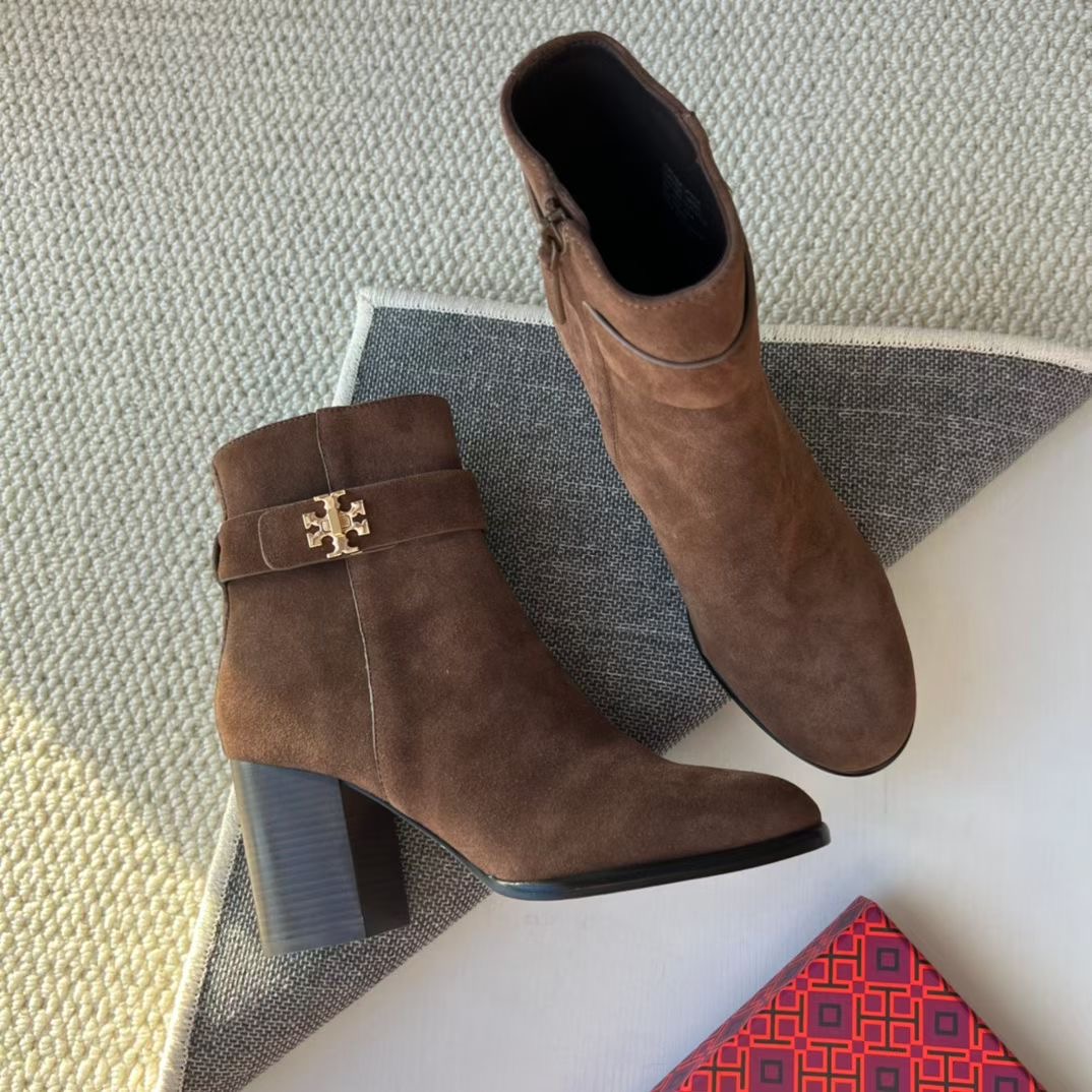 **do** รองเท้าหนังบู้ทสั้น Tory Burch T Lock High Heel Ankle Boots มี 2 สี สินค้าใหม่ ของแท้