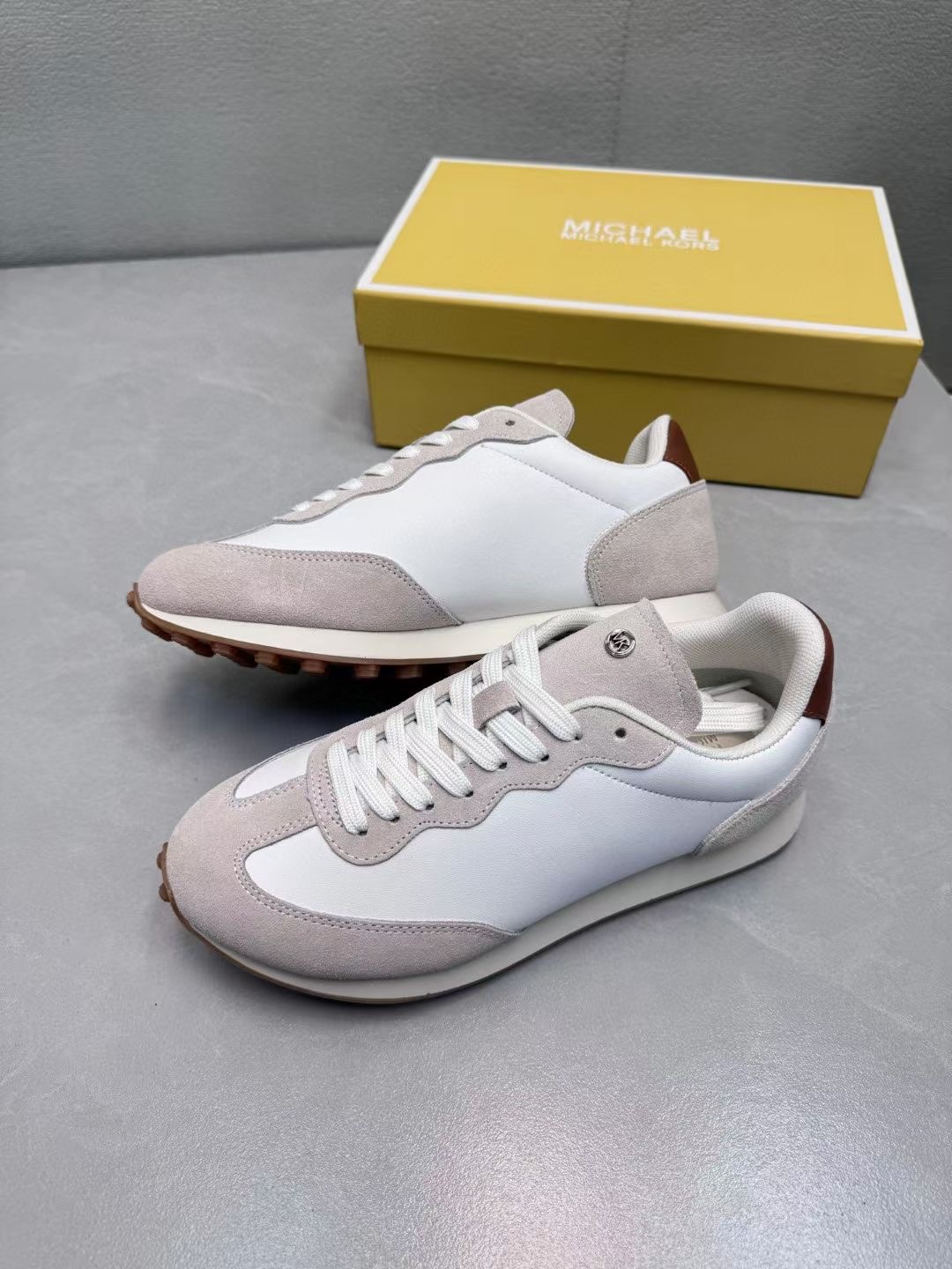 **do** รองเท้า Michael Kors Jaime Sneakers ของผู้หญิง สินค้าใหม่ ของแท้
