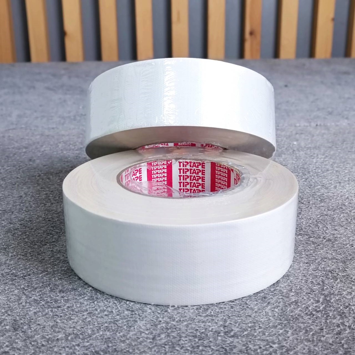 1ม้วน สีขาว แร็คซีน2นิ้ว 50หลา เทปกาว2" เทปกาว2นิ้ว เทป อุปกรณ์สำหรับงานเวที แร็คซีนสีขาว แร็คซีนยาว50หลา แร็คซีน50หลา เอไอ-ไพศาล