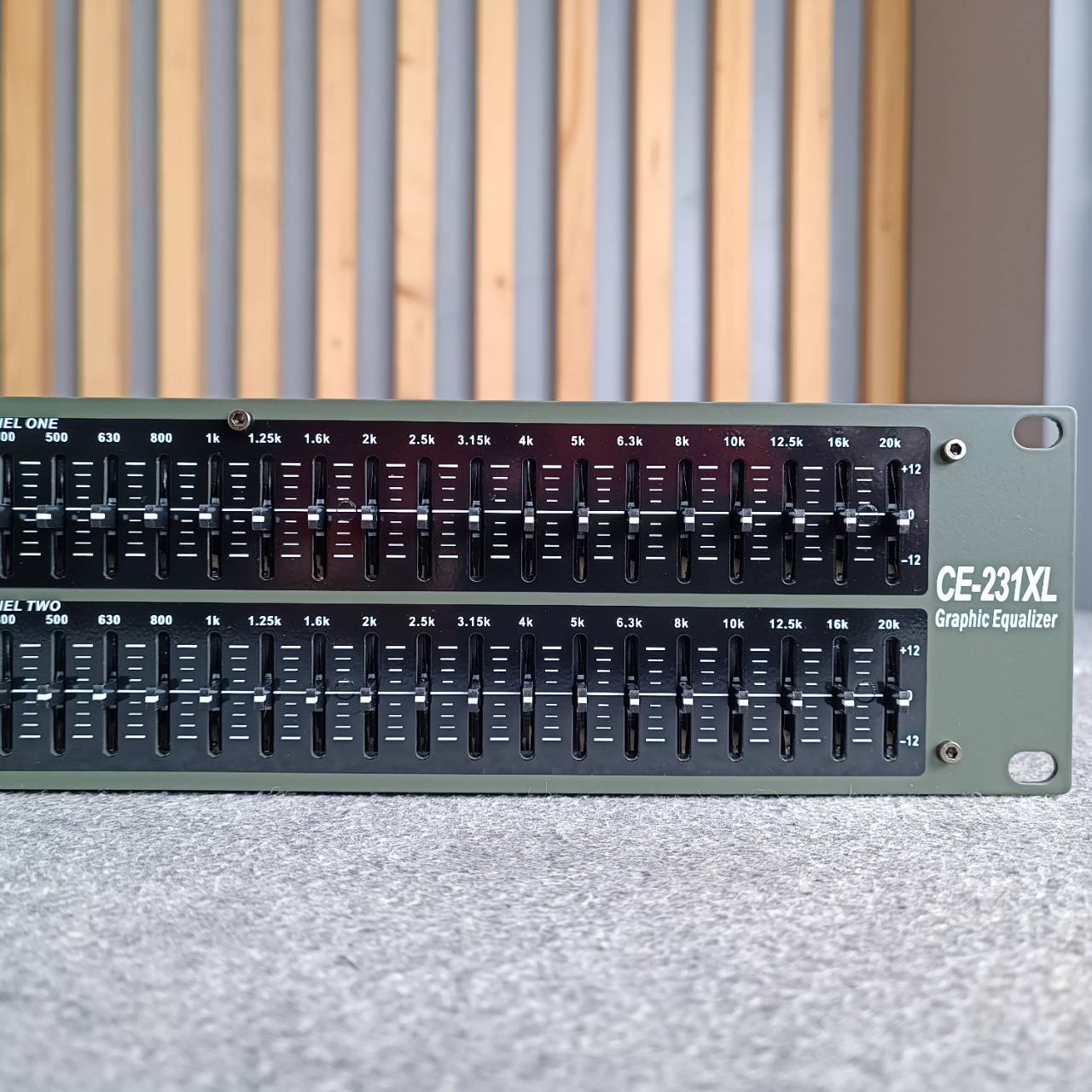 MICROTECH CE-231XL EQ อีควอไลเซอร์ อีคิว ปรับย่านความถี่เสียง 2 ชั้นสไลค์ยาว เครื่องปรับแต่งสัญญาณเสียง CE231XL CE 231XL เอไอ-ไพศาล