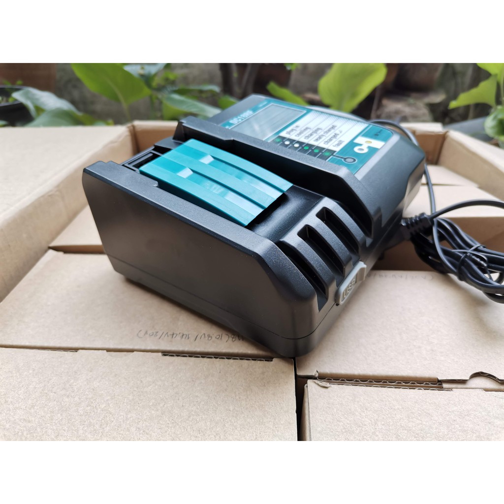 ที่ชาร์จแบต Makita มากีต้า 18V 3.5A รุ่นชาร์จเร็ว มีจอ งานเทียบคุณภาพดี มีหน้าจอแสดงการชาร์จ