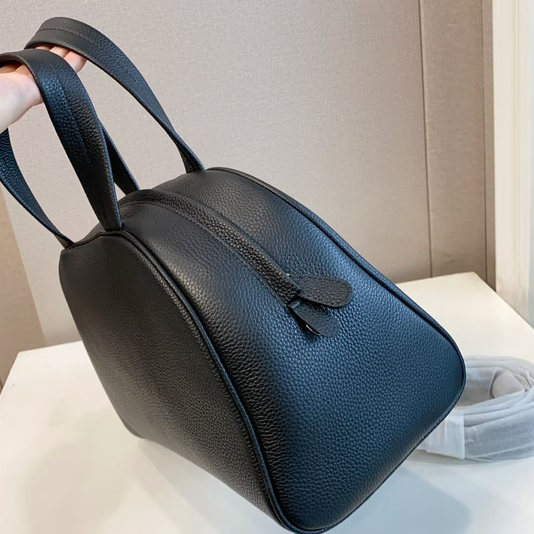 **do** กระเป๋าหนัง THE ROW TWO LOGO BOWLER BAG มี2 สี สินค้าใหม่ ของแท้