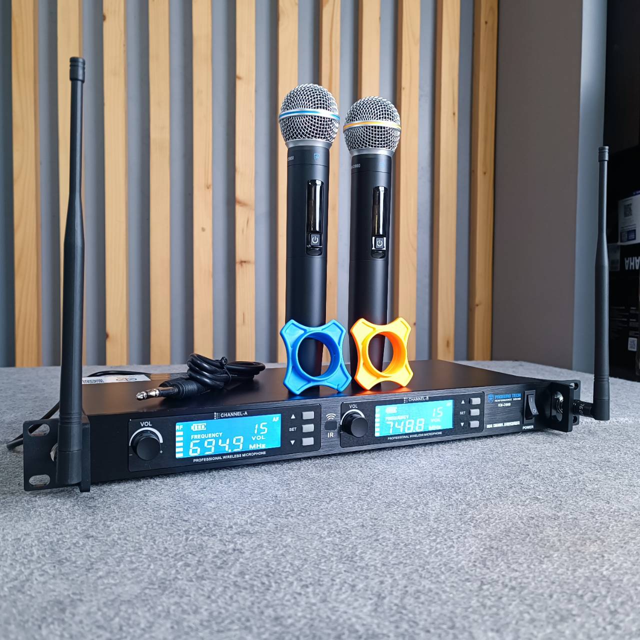 PROEUROTECH KM-D900 พร้อมกระเป๋า ไมค์ลอย UHF ไมค์ลอยคู่ ไมโครโฟน ไมโครโฟนไร้สาย โปรยูโร เทค รุ่น KM D900 KMD900 เอไอ- ไพศาล