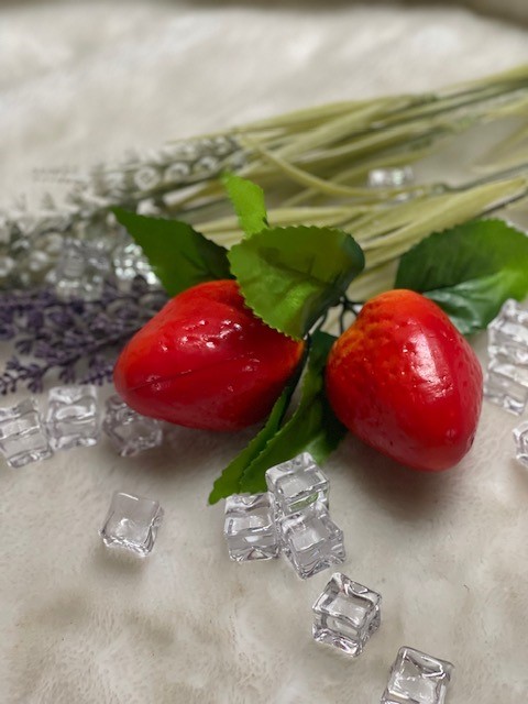 โมเดลสตอเบอรี่ (ขาย1 คู่) วัสดุผลิตจากโฟม