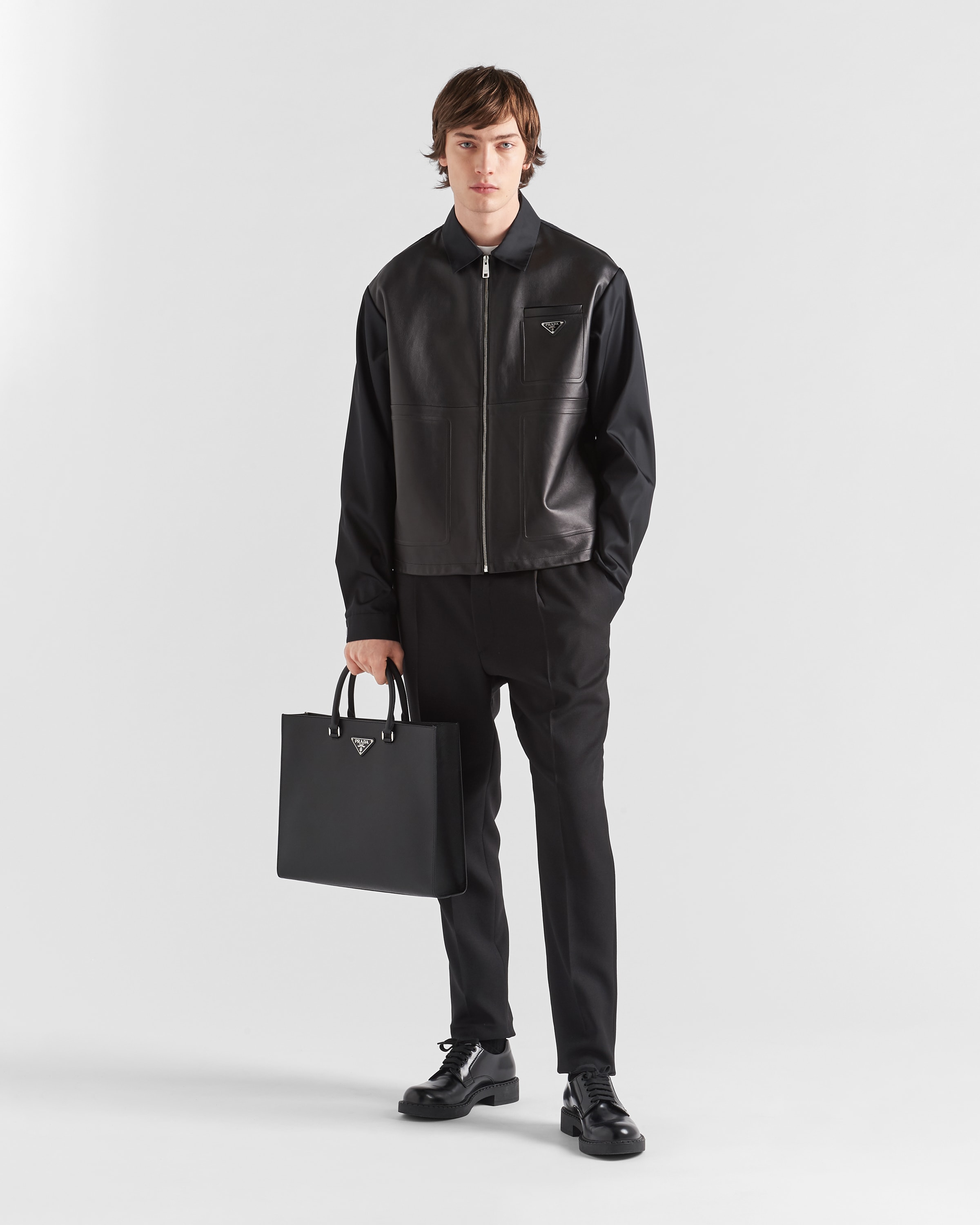 **do** เสื้อ Prada Re-Nylon Leather Jacket ของผุ้ชาย คอปกและแขนผ้าไนล่อน ตัวเสื้อหนังแกะแท้ สินค้าใหม่ ของแท้