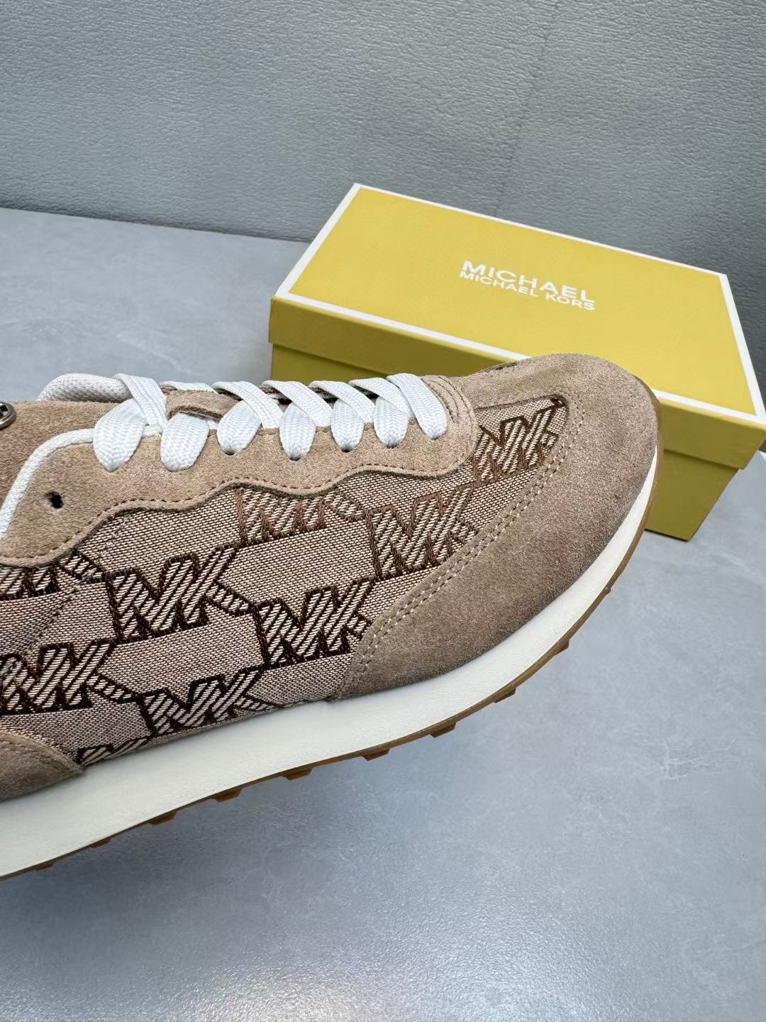 **do** รองเท้า Michael Kors Jaime Sneakers ของผู้หญิง สินค้าใหม่ ของแท้