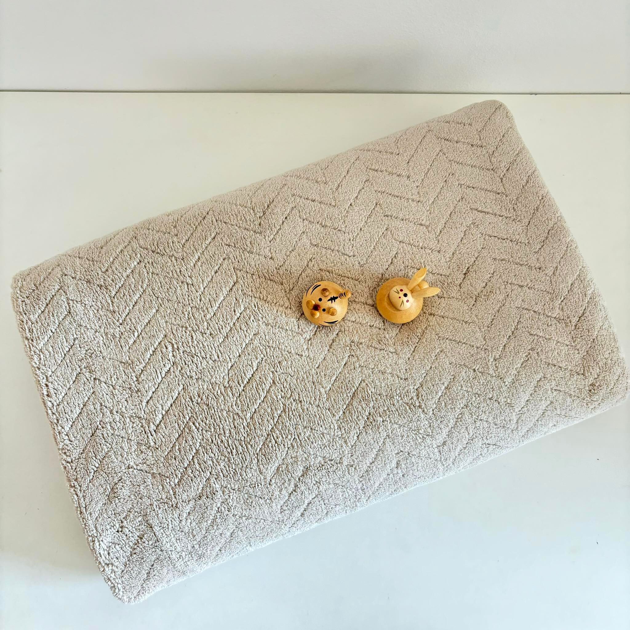 🍀HAVEN Towel Microfiber รุ่น NANO VELVET EMILY EMBOSS🍀ผ้าเช็ดตัว ผ้าขนหนู ไมโครไฟเบอร์ ขนาด 28*56 นิ้ว HAVEN แท้💯Taupe