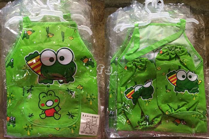 880 ของใช้เด็กเซ็ตผ้ากันเปื้อนเด็กพร้อมปอกใส่แขน ปอกแขนกันเปื้อนพร้อมผ้าคลุมลายการ์ตูน copy ปลีกชุดละ