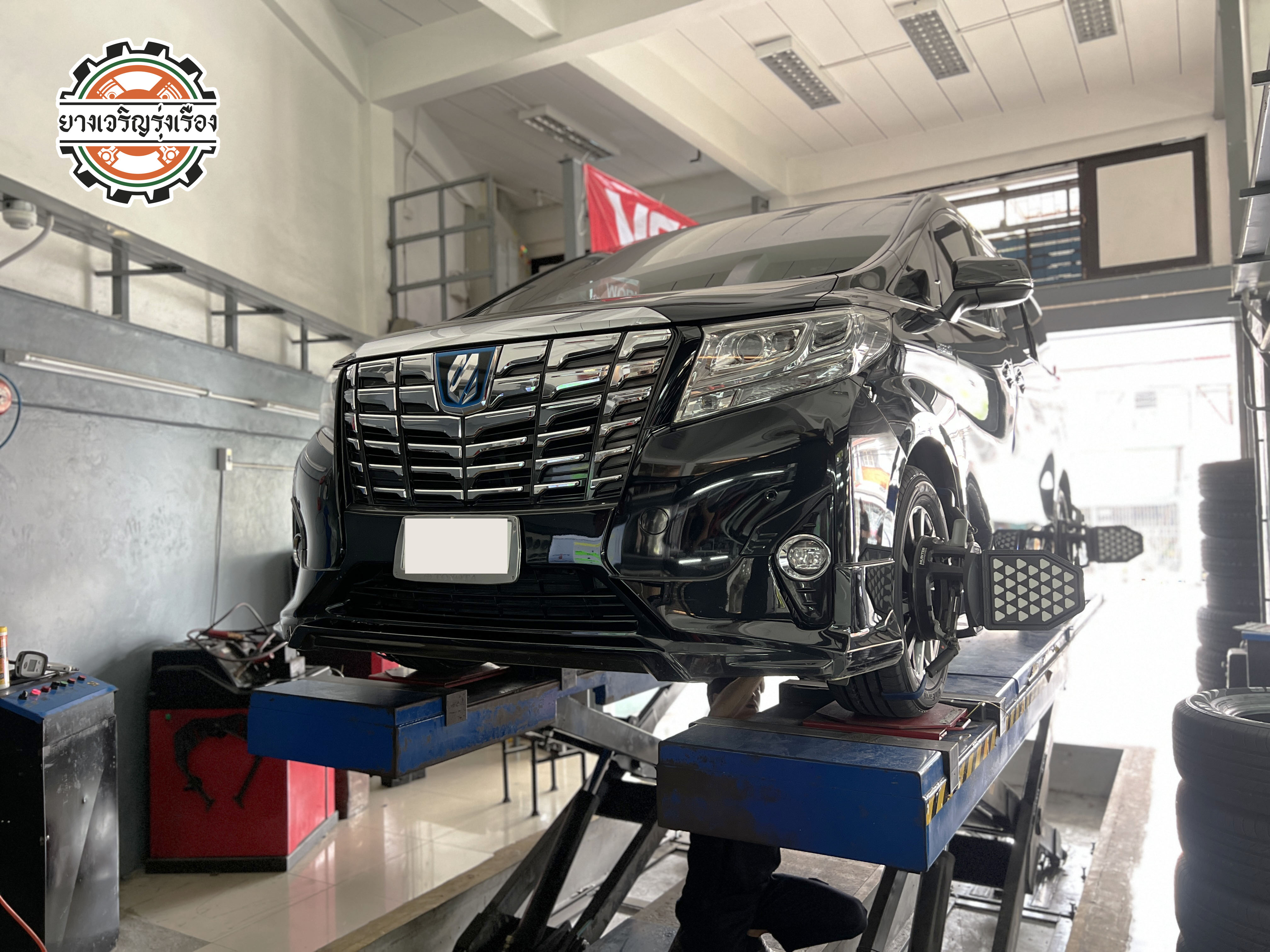 Toyota alphard เปลี่ยนยางรถยนต์ เน้นนุ่มเงียบ รีดน้ำดี เข้าโค้งมั่นใจ Yokohama bluearth gt ae61 ขนาเ 225/60R17 𝙊𝙪𝙧 𝙎𝙚𝙧𝙫𝙞𝙘𝙚 บริการทางร้าน เรารับทำอะไรบ้าง 🔧 ติดตั้งยางแบบไร้รอย 100% 🔧 บริการสลับยาง ตามอายุ 🔧 มียางรถยนต์ทุกยี่ห้อให้เลือกซื้อ 🔧 เช็คช่วงล่าง แก้ปัญหาให้ตรงจุด 🔧 บริการล้างลิ้นปีกผีเสื้อ 🔧 บริการเช็คระยะรถยนต์ 🔧 เปลี่ยนถ่ายของเหลวทั้งระบบ 🔧 ตั้งศูนย์ด้วยเครื่อง HUNTER นำเข้าจาก USA สอบถามข้อมูลเพิ่มเติม หรือนัดหมายเข้ารับบริการ Tel : 08-6569-1915 Tel : 08-6544-5963 Line id : @88rw Tiktok : https://www.tiktok.com/@88rwycrr Youtube : https://youtube.com/@88rw Facebook : https://www.facebook.com/otaninon Location : https://goo.gl/maps/HrNUAZXPN94KvxZ98?coh=178573&entry=tt #รถยนต์มีปัญหาไม่รู้ต้องแก้ตรงไหน ทางเรายินดี ตรวจหาปัญหาและหาวิธีแก้ บอกลูกค้าก่อนลงมือทำเสมอราคาเป็นธรรมไม่เอาเปรียบ สบายใจคุณลูกค้า ---------------------------------- ดูแลให้คำปรึกษาทุกปัญหาคาใจ ไม่ทิ้งลูกค้า มีบริการหลังการขาย 【ให้ผู้เชี่ยวชาญของเรา ดูแลรถคุณ】 ร้านยางเจริญรุ่งเรือง ยินดีต้อนรับครับ ---------------------------------- #โช๊คอัพรถยนต์ #monroe #yss #kayaba #profender #ร้านยางเจริญรุ่งเรือง #นนทบุรี #งามวงศ์วาน #amsfix #บริการช่วงล่างรถยนต์ #ซ่อมบำรุงช่วงล่าง #เซทอัพโช๊คอัพรถยนต์
