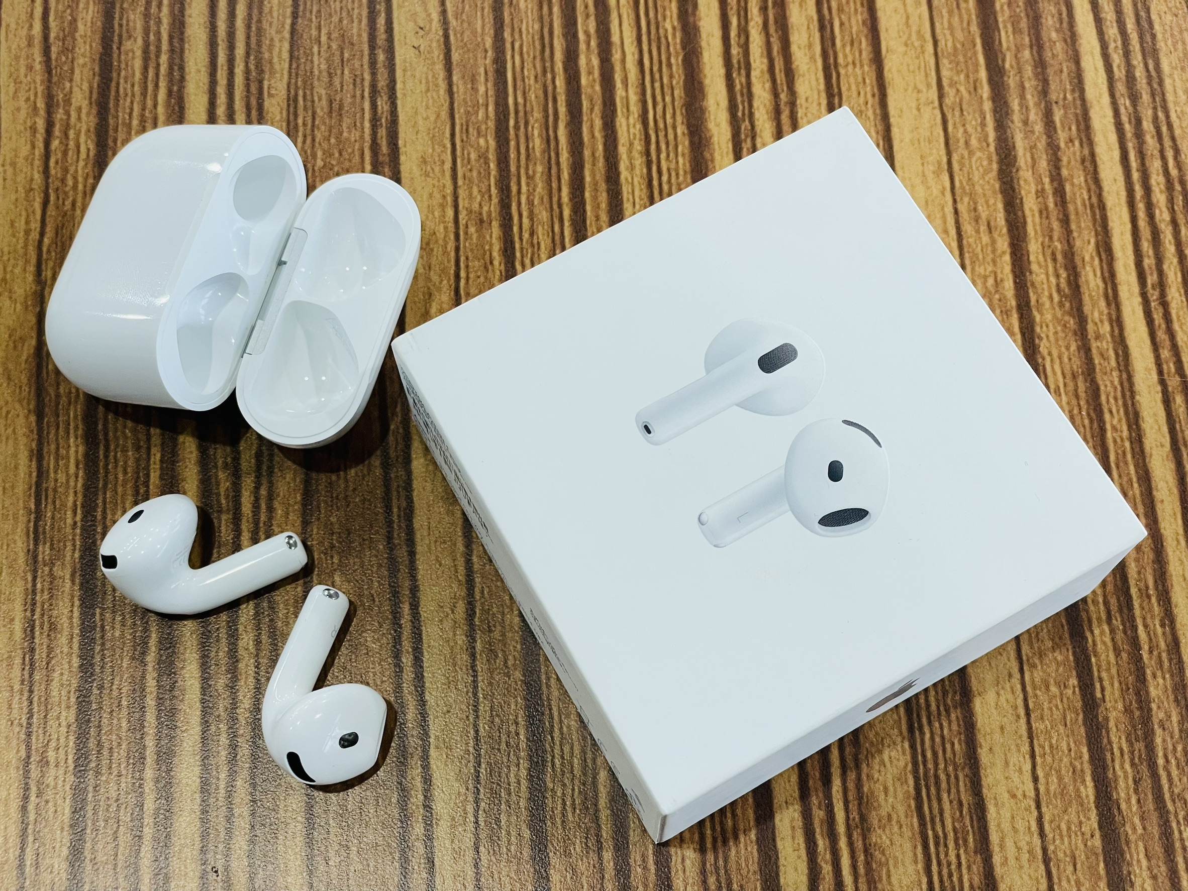 😚 AirPods 4 😚 🔥 AirPods สภาพดี ครบกล่อง พร้อมประกันศูนย์ 🔥