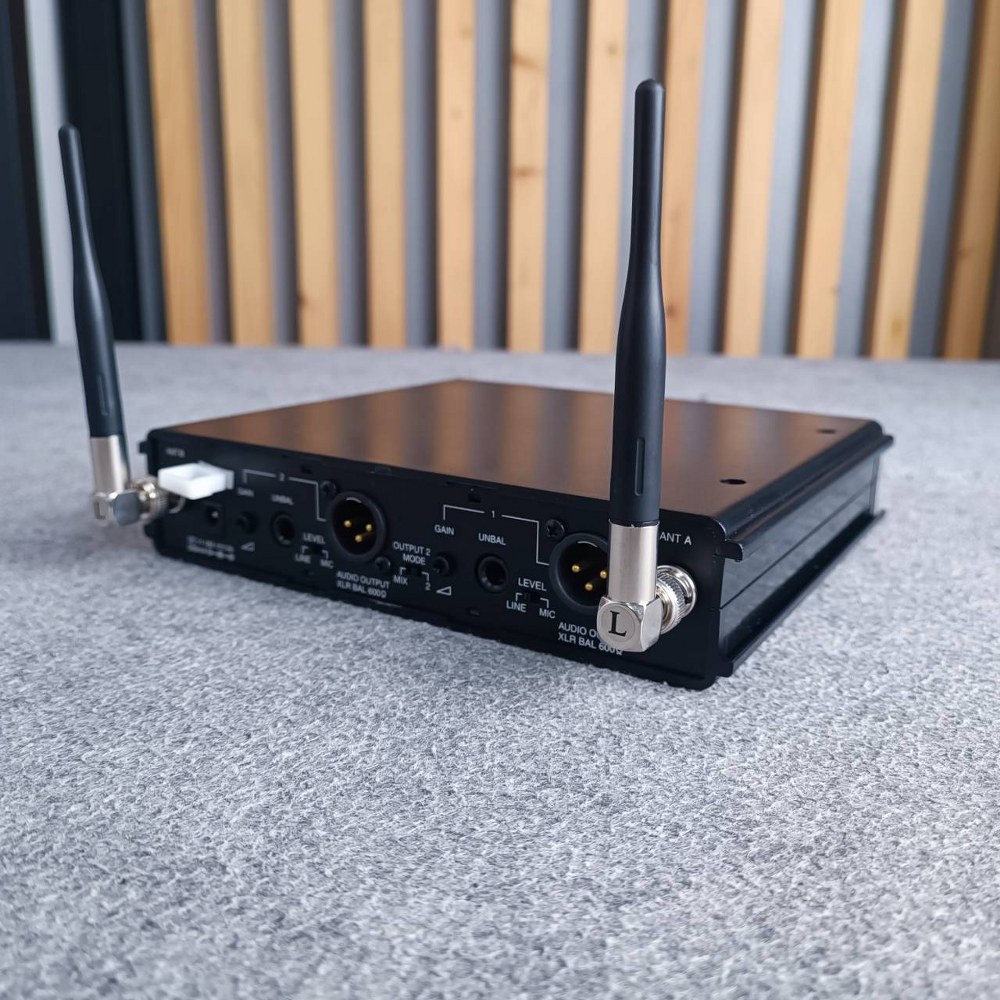 TOA WS-422 AS ไมค์ลอย ถือคู่ ย่าน UHF ความถี่ตอบสนอง 80 Hz - 15,000 Hz ติดตั้งสะดวกรวดเร็วใช้งานง่าย ใช้ถ่าน AA WS 422 AS WS422 AS WS 422AS WS422AS เอไอ-ไพศาล