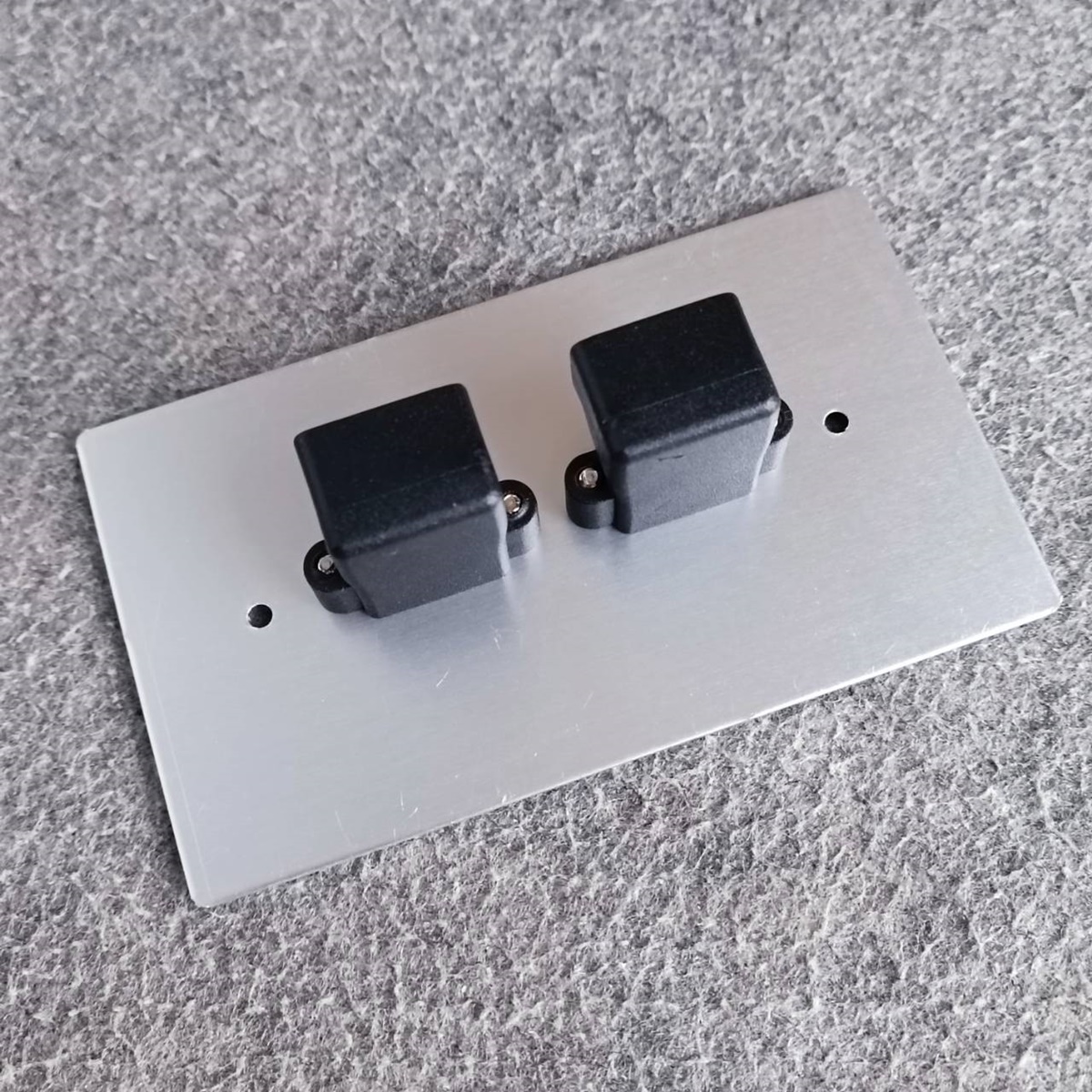 (1ชุด)Amphenol AMW-HDMI-02PR แผ่นเพลท HDMI 2 Port สายเข้าแบบงอ แผ่นสแตนเลส HDMI หน้ากากHDMIแบบติดพนัง เอไอ-ไพศาล