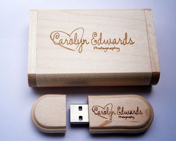Usb Flash drive ลายไม้ สามารถ พิมพ์ โลโก้ ร้านค้า ชื่อ คู่บ่าวสาว ของขวัญ ระดับ พรีเมี่ยม มาพร้อมแพ็คเกจ กล่องไม้สุดหรู 263499