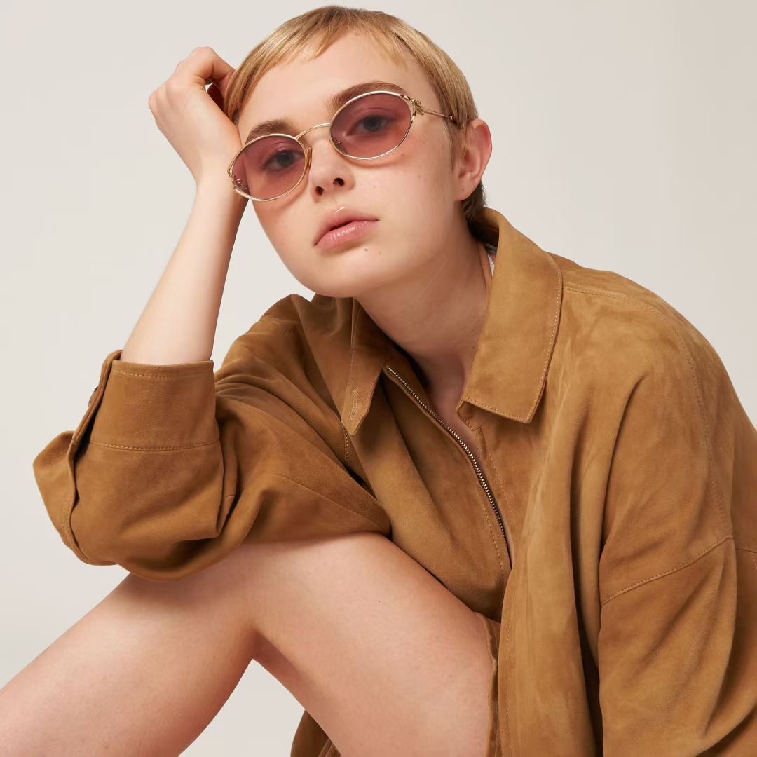 **do** แว่นตากันแดด Miu Miu Logo sunglasses มี 4 สี สินค้าใหม่ ของแท้